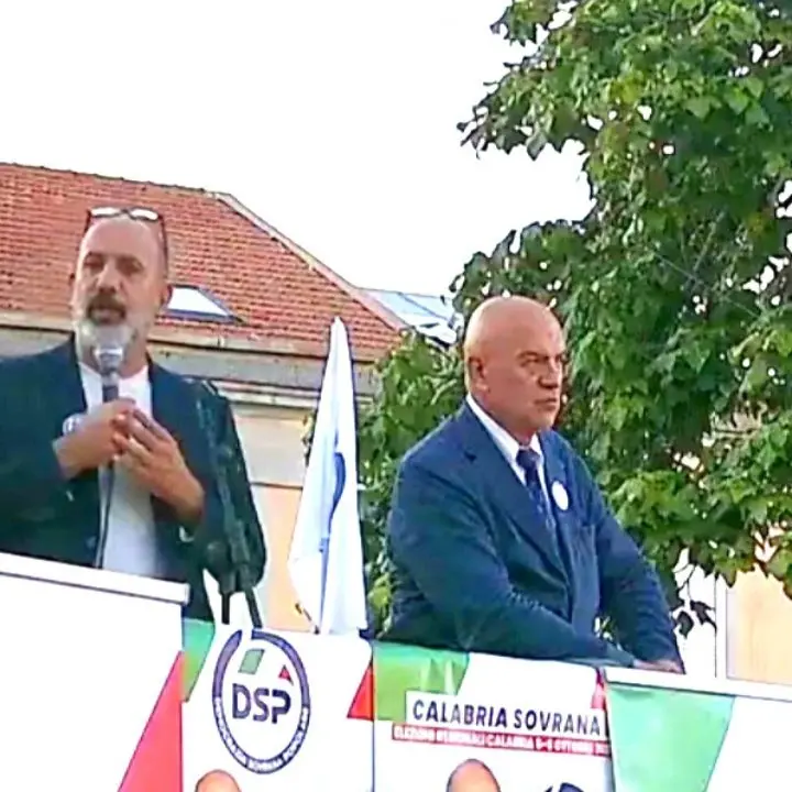 Regionali, Toscano a Gioia Tauro: «Occhiuto e Tridico facce della stessa medaglia, noi siamo il popolo contro le élite»\n