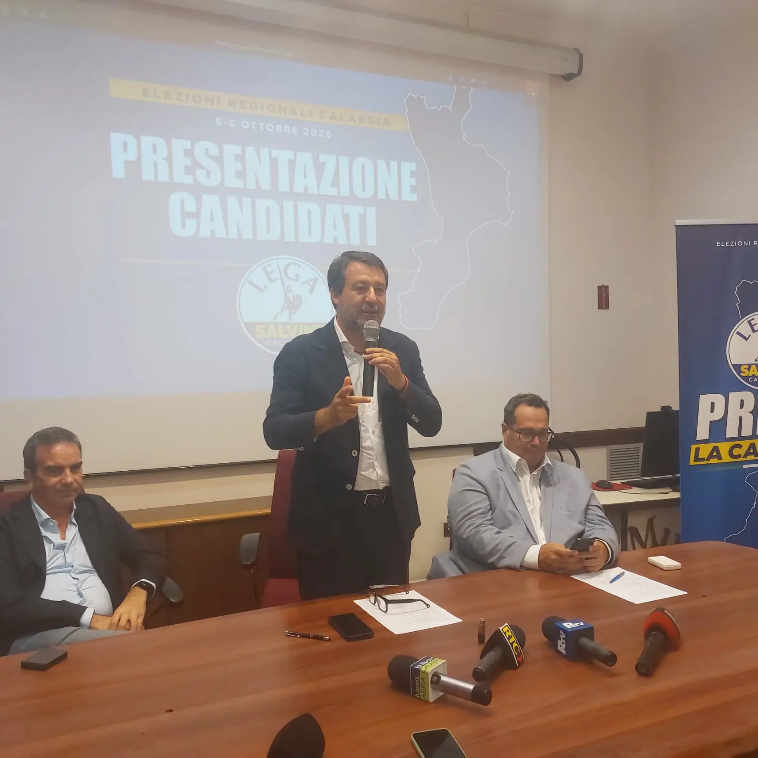Regionali, Salvini a Catanzaro:\u00A0«La Lega sarà il primo partito». E per il 2026 lancia l’Opa su Reggio Calabria e Crotone\u00A0\n