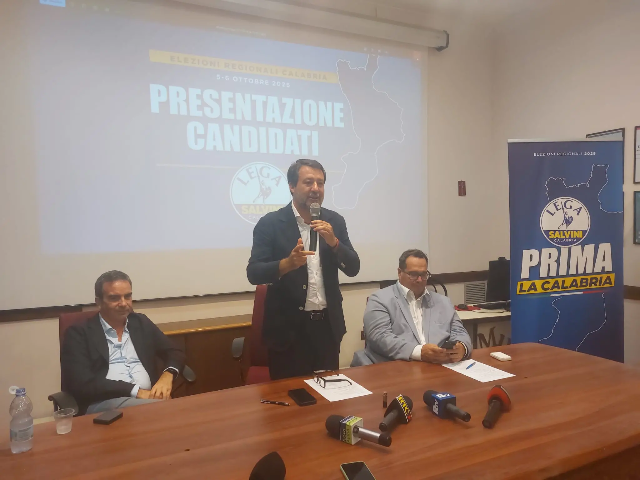 Regionali, Salvini a Catanzaro:\u00A0«La Lega sarà il primo partito». E per il 2026 lancia l’Opa su Reggio Calabria e Crotone\u00A0\n