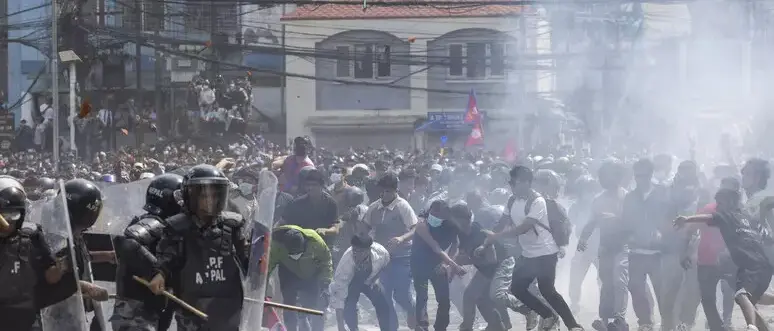 Nepal, almeno 10 morti tra i manifestanti per la protesta contro il blocco dei social\n