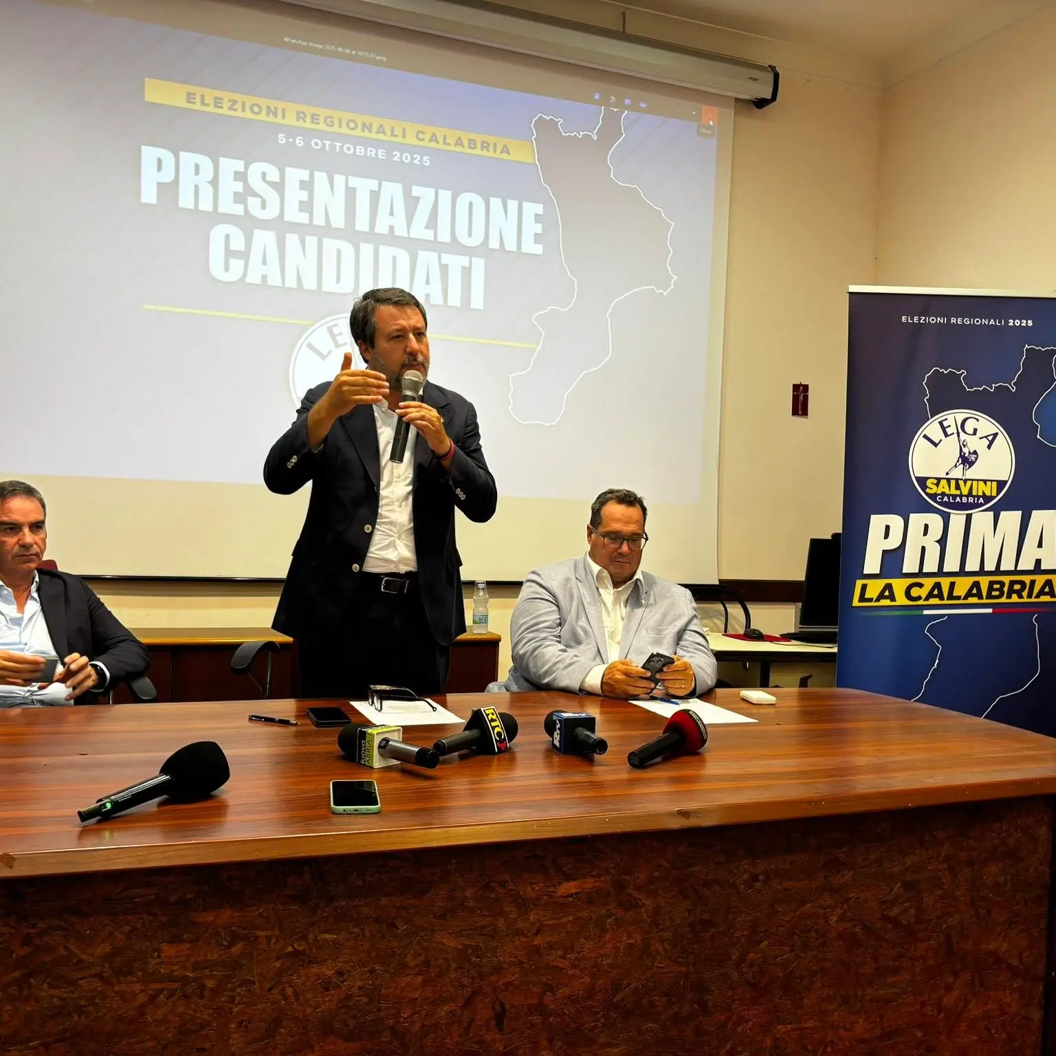 Regionali, Salvini a Catanzaro:\u00A0«La Lega sarà il primo partito». E per il 2026 lancia l’Opa su Reggio Calabria e Crotone\u00A0\n