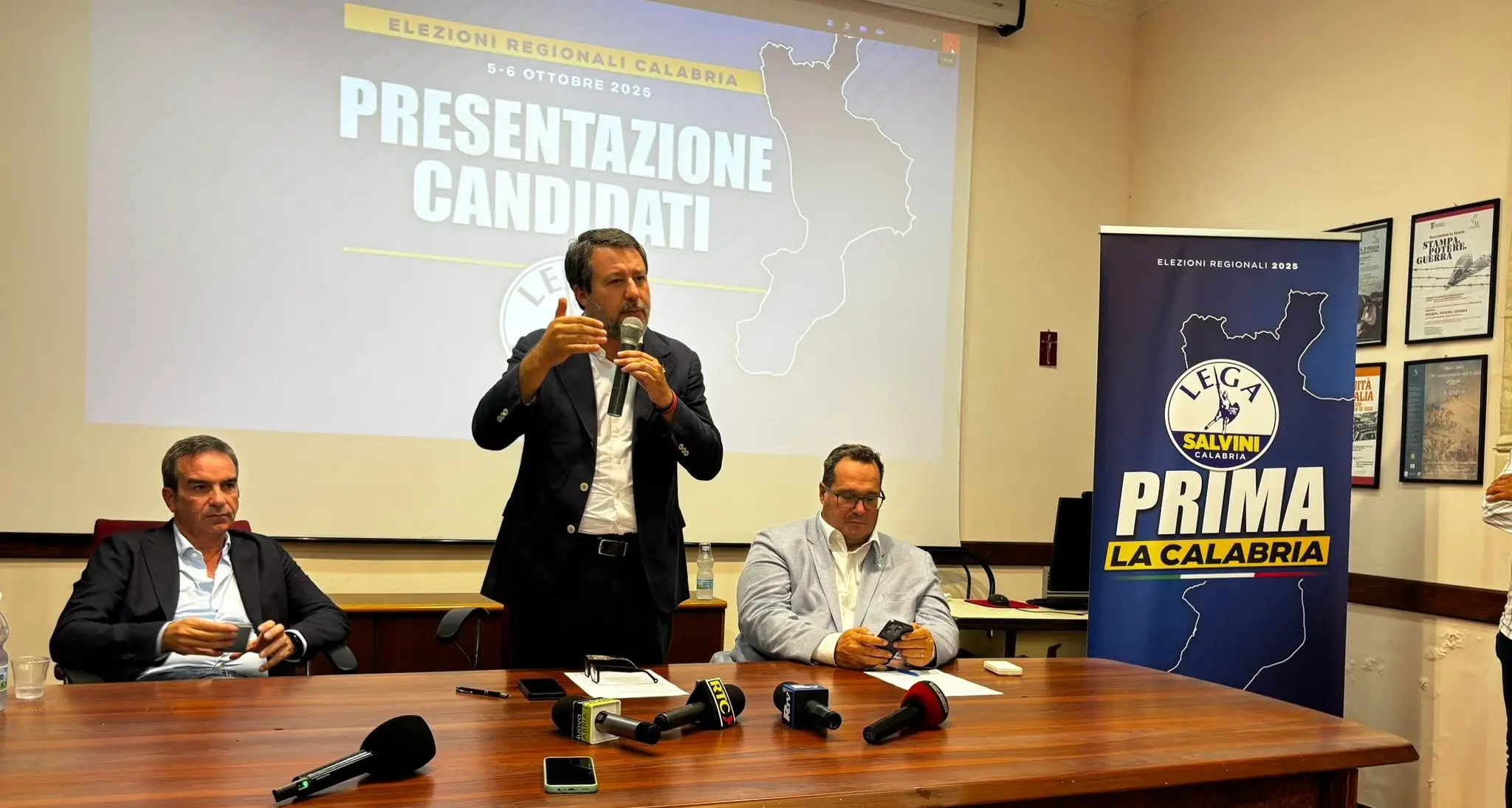 Regionali, Salvini a Catanzaro:\u00A0«La Lega sarà il primo partito». E per il 2026 lancia l’Opa su Reggio Calabria e Crotone\u00A0\n