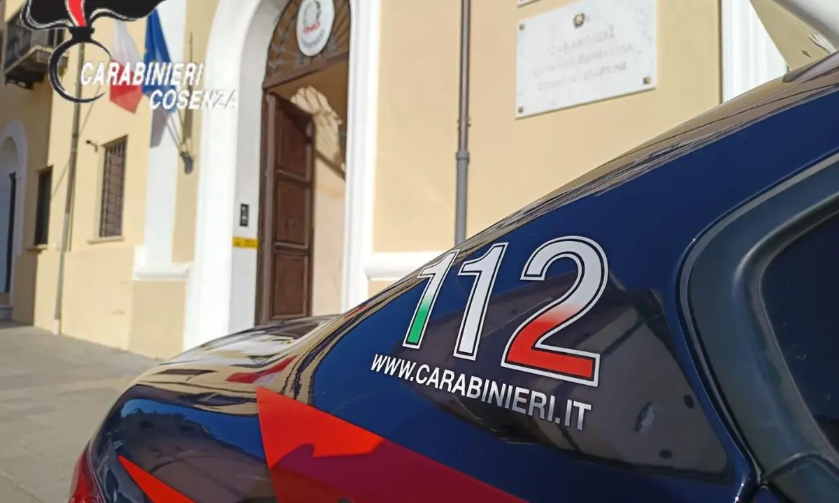 Arrestato con flaconi di metadone e 1200 euro in contanti: blitz dei carabinieri a Castrovillari