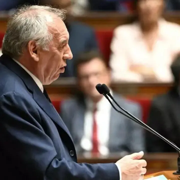 Francia, cade il governo Bayrou:\u00A0l'Assemblée Nationale nega la fiducia\n
