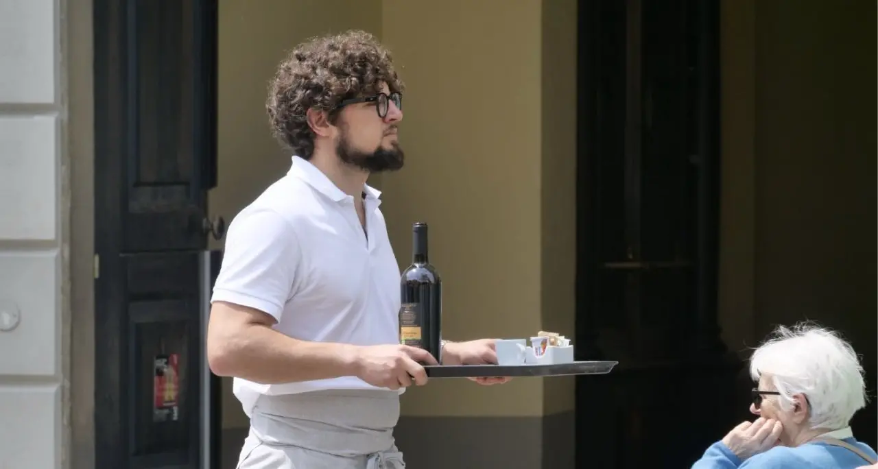 Il lavoro irregolare\u00A0in Calabria raccontato da chi non ha tutele: «Ore infinite per uno stipendio che non basta a vivere»\n