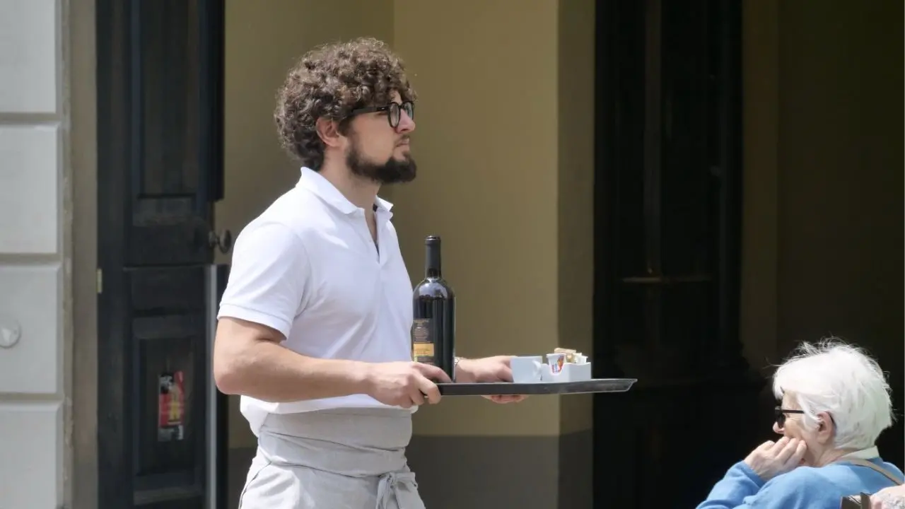 Il lavoro irregolare\u00A0in Calabria raccontato da chi non ha tutele: «Ore infinite per uno stipendio che non basta a vivere»\n