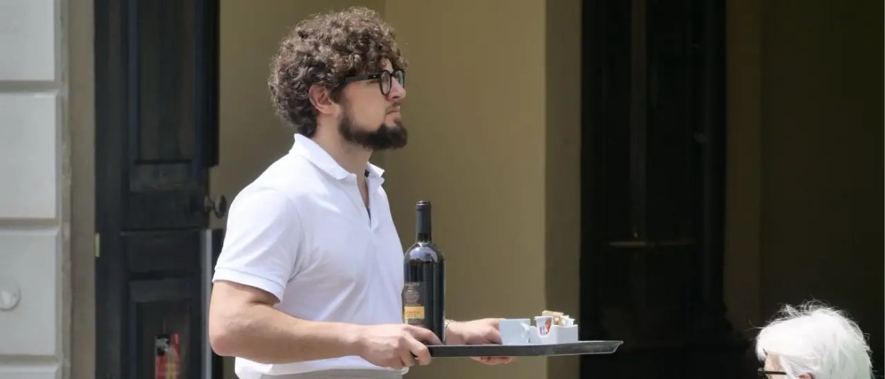 Il lavoro irregolare\u00A0in Calabria raccontato da chi non ha tutele: «Ore infinite per uno stipendio che non basta a vivere»\n