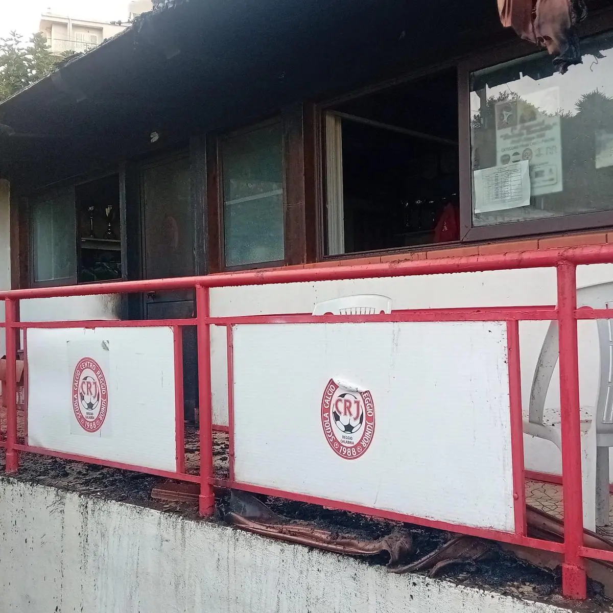 Incendiato il Centro Reggio Junior, Falcomatà: «Un atto vile e una vergogna che colpisce la città sana»\n