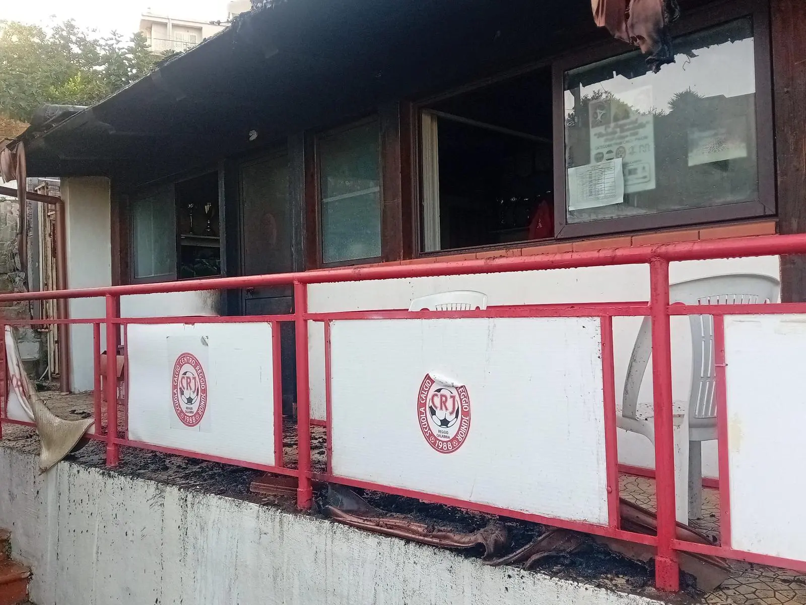 Incendiato il Centro Reggio Junior, Falcomatà: «Un atto vile e una vergogna che colpisce la città sana»\n