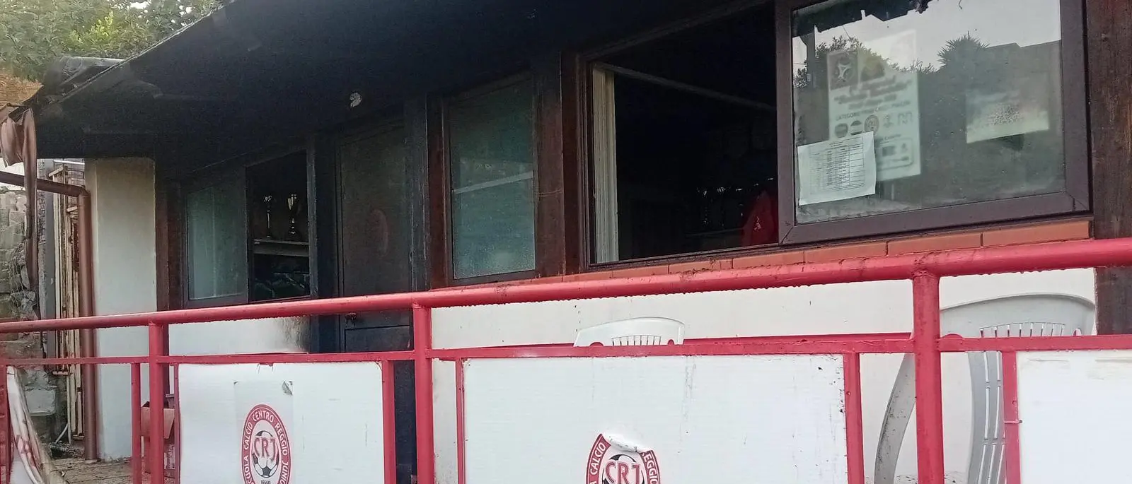 Incendiato il Centro Reggio Junior, Falcomatà: «Un atto vile e una vergogna che colpisce la città sana»\n