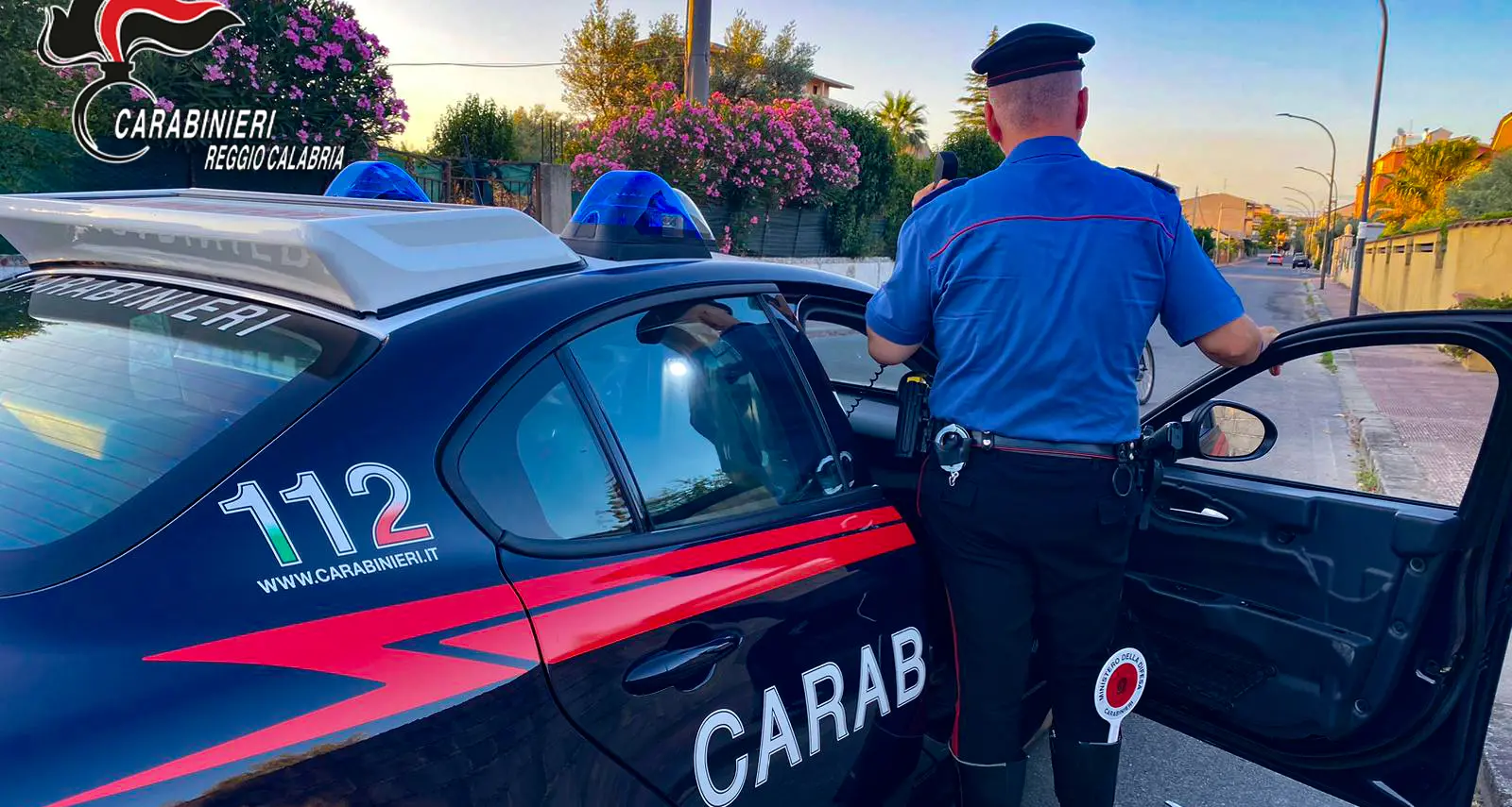 Reggio, vede i carabinieri e tenta di fuggire con 16 chili di marijuana a bordo dell’auto: arrestato\u00A0\n
