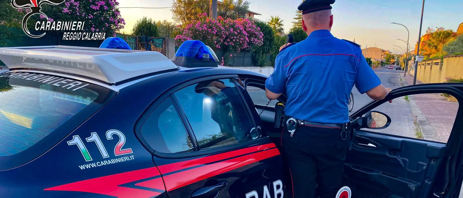 Reggio, vede i carabinieri e tenta di fuggire con 16 chili di marijuana a bordo dell’auto: arrestato\u00A0\n