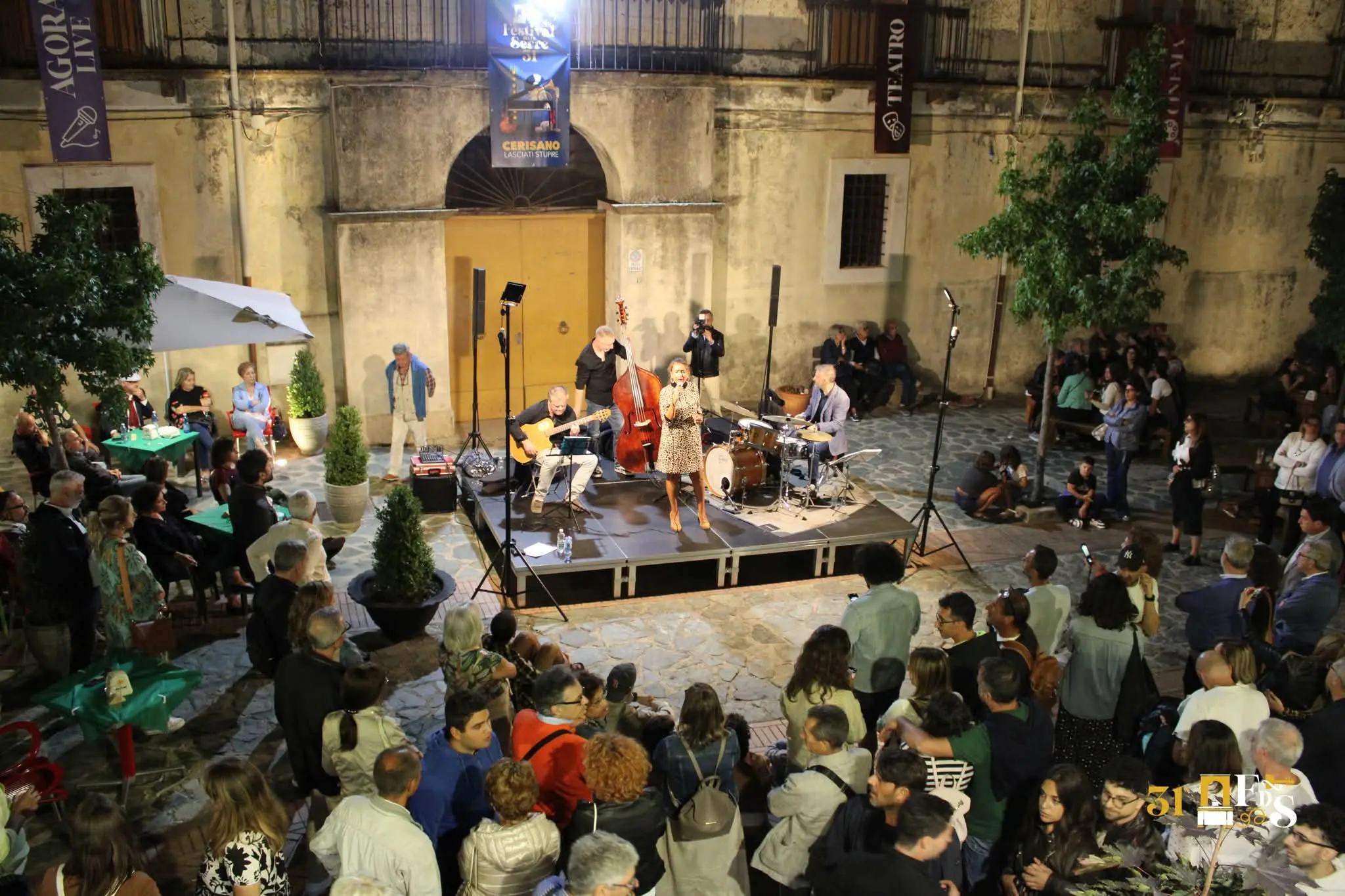 Festival delle Serre, 20mila presenze a Cerisano per la 31ª edizione tra musica, teatro e memoria collettiva\n