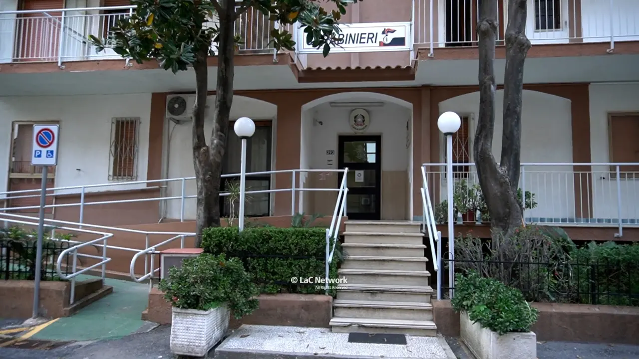 <p>La caserma dei carabinieri di Scalea</p>\\n