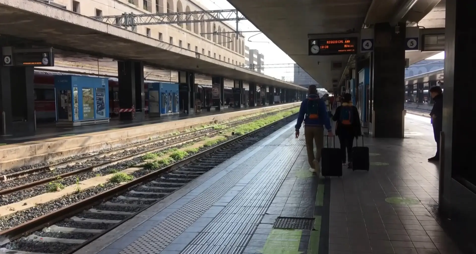 Da Lamezia a Roma tra rincari e disagi: aerei più cari di un volo per New York e tempi lunghi\u00A0sui Frecciarossa lumaca