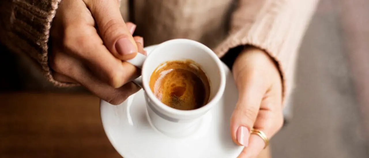 Tokyo, boom dei Crying Café: locali dove è obbligatorio piangere e liberarsi, tra cocktail e stanze riservate alle lacrime\n