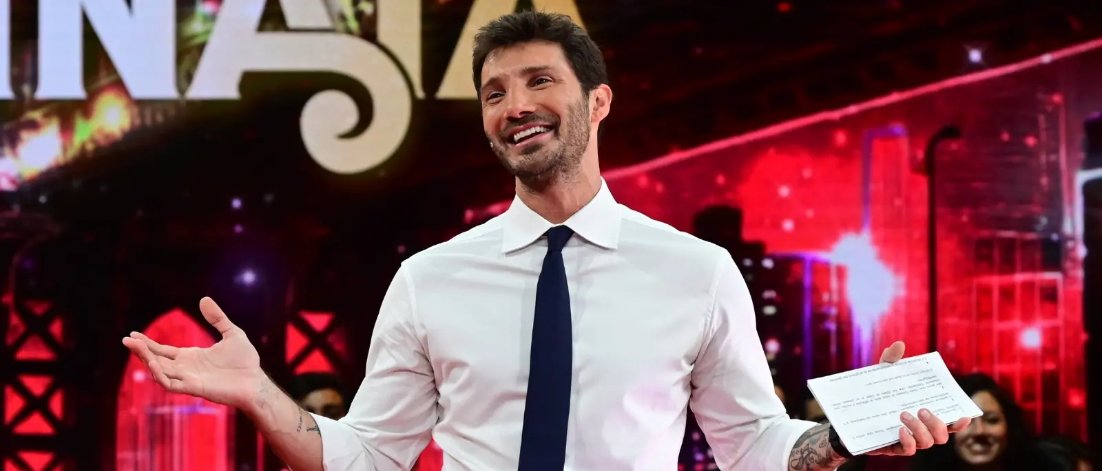 Stefano De Martino, dai video rubati al reato di revenge porn: l’inchiesta diventa più grave e svela un attacco mirato alla coppia\n