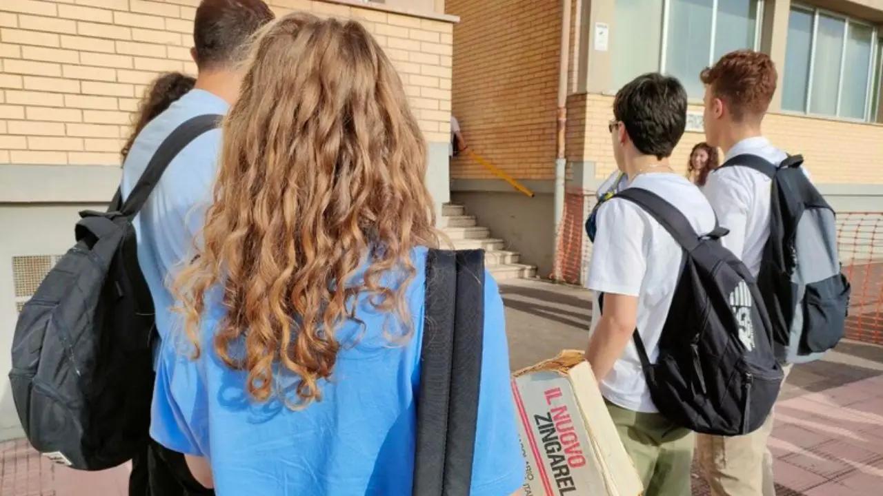 Palermo, studentessa si dichiara satanista: il prof la rimprovera ma viene sospeso