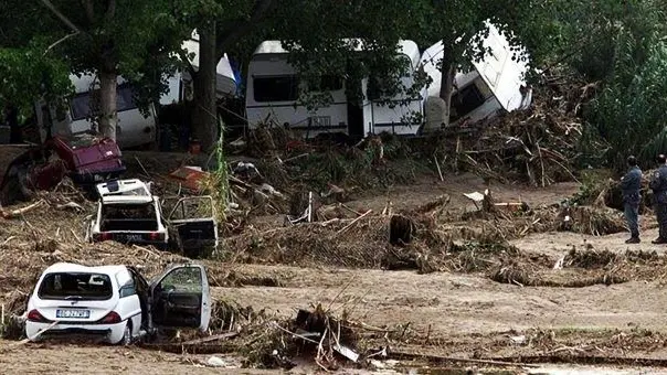 Soverato, 25 anni dopo la tragedia del camping Le Giare: il fango che non si lava via\n