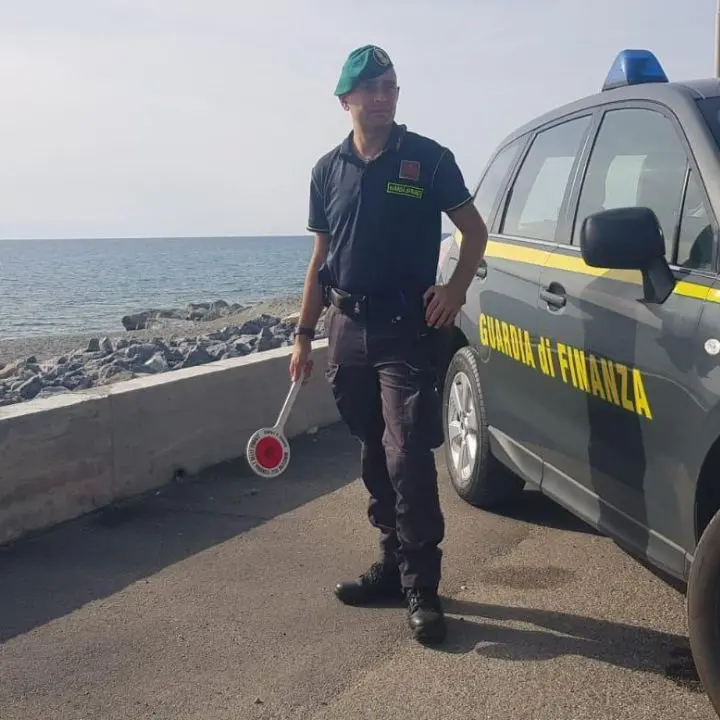 Falerna, le fiamme gialle sequestrano una discoteca abusiva\n