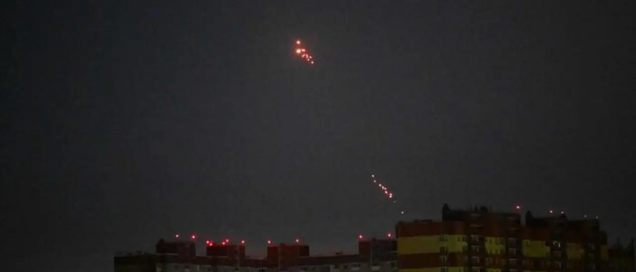 La Polonia abbatte 10 droni russi entrati nel suo spazio aereo: «Atto di aggressione»\n