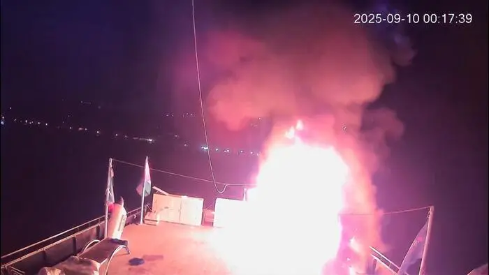 Flotilla sotto attacco: dopo la Family, colpita da un drone anche la nave Alma. Gli attivisti: «Partiamo lo stesso per Gaza»\n