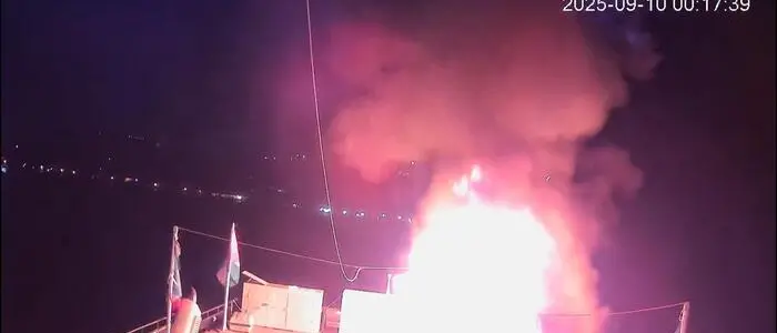 Flotilla sotto attacco: dopo la Family, colpita da un drone anche la nave Alma. Gli attivisti: «Partiamo lo stesso per Gaza»\n