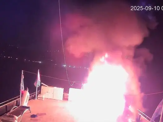 Flotilla sotto attacco: dopo la Family, colpita da un drone anche la nave Alma. Gli attivisti: «Partiamo lo stesso per Gaza»