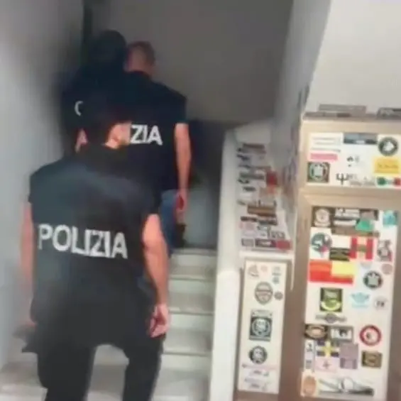 Catanzaro, aggressione a sfondo razzista ai danni di un cittadino straniero: arrestati tre esponenti di Forza Nuova\n
