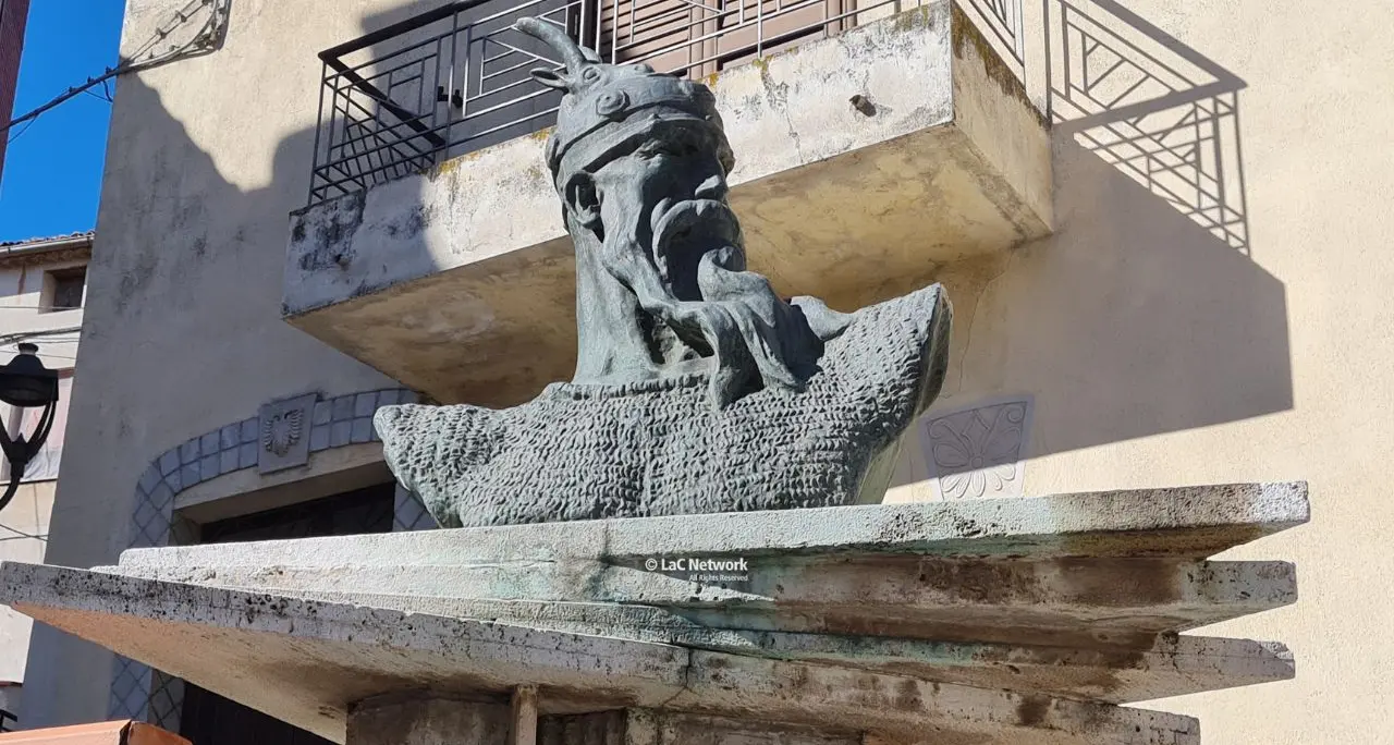 Skanderbeg, eroe del popolo albanese e difensore della cristianità: monumenti e piazze lo ricordano in Calabria\n