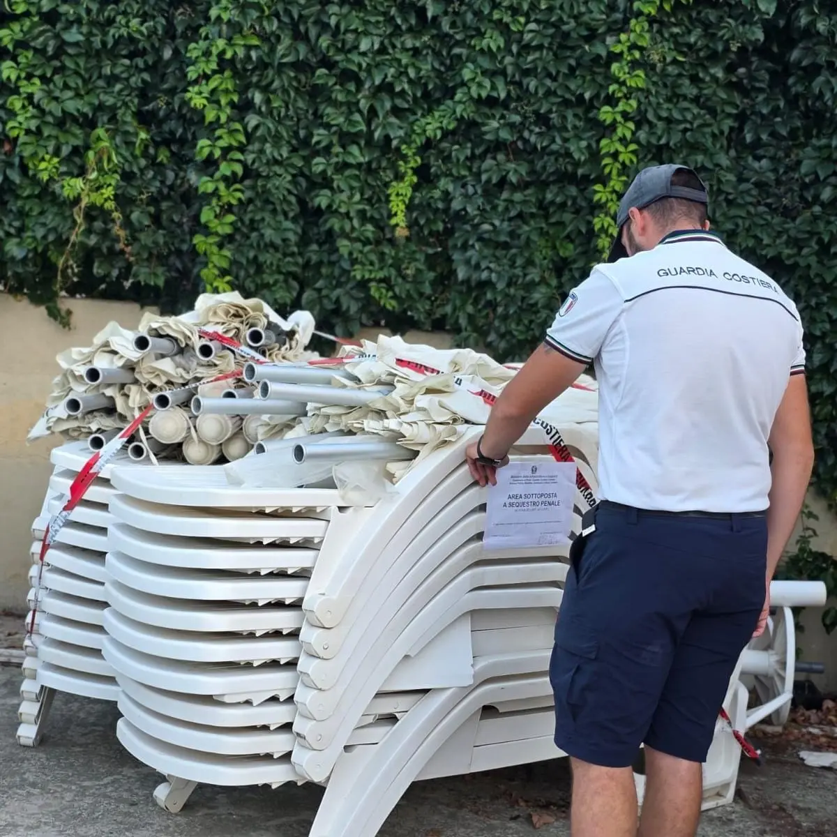 Cirò Marina e Isola Capo Rizzuto, sequestri della Guardia Costiera per occupazione abusiva del demanio marittimo\n