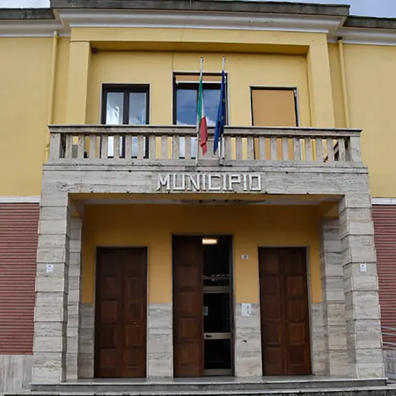 Terremoto politico a Cotronei: il sindaco Ammirati caccia\u00A0il suo\u00A0vice\u00A0Benincasa e la maggioranza si spacca\n