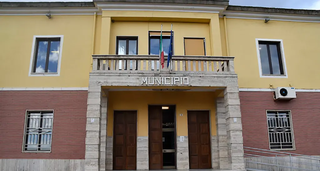 Terremoto politico a Cotronei: il sindaco Ammirati caccia\u00A0il suo\u00A0vice\u00A0Benincasa e la maggioranza si spacca\n