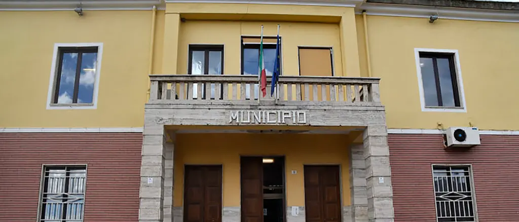 Terremoto politico a Cotronei: il sindaco Ammirati caccia\u00A0il suo\u00A0vice\u00A0Benincasa e la maggioranza si spacca\n