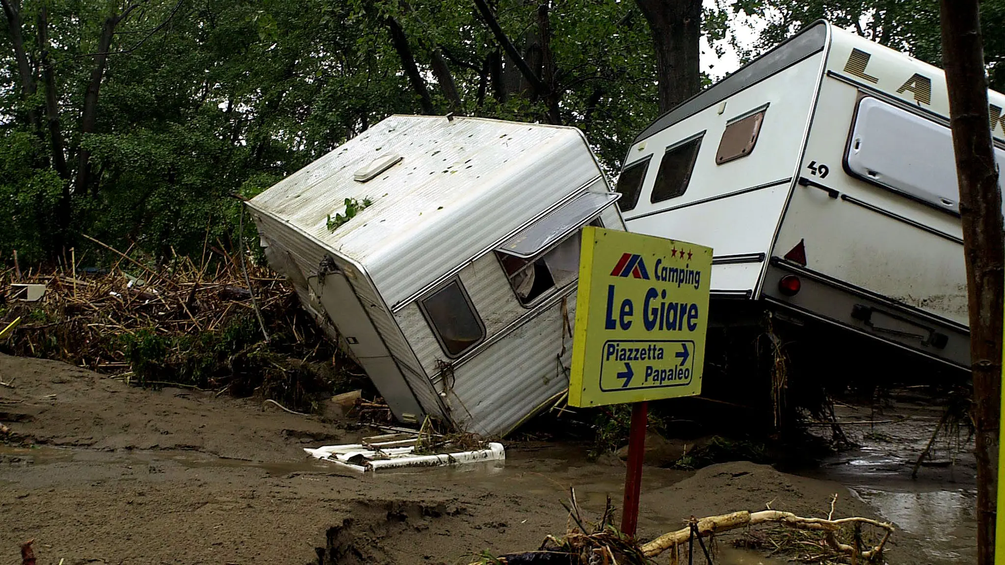 La tragedia del camping Le Giare una ferita che brucia ancora, Vacca: «Noi sindaci soli ad affrontare le emergenze»\n
