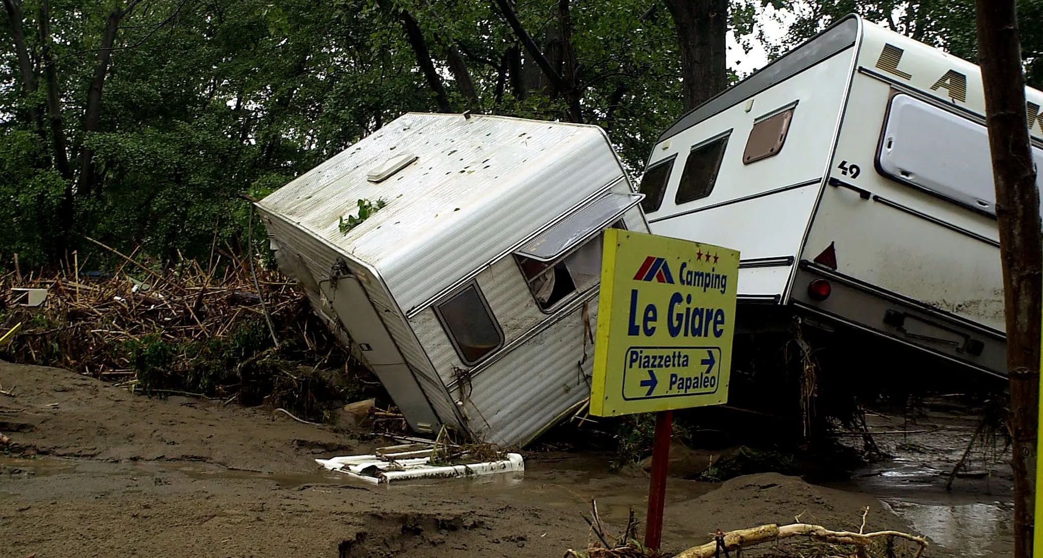 La tragedia del camping Le Giare una ferita che brucia ancora, Vacca: «Noi sindaci soli ad affrontare le emergenze»\n