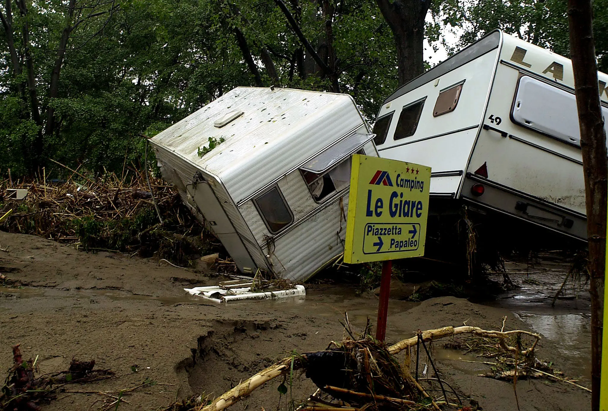 La tragedia del camping Le Giare una ferita che brucia ancora, Vacca: «Noi sindaci soli ad affrontare le emergenze»\n