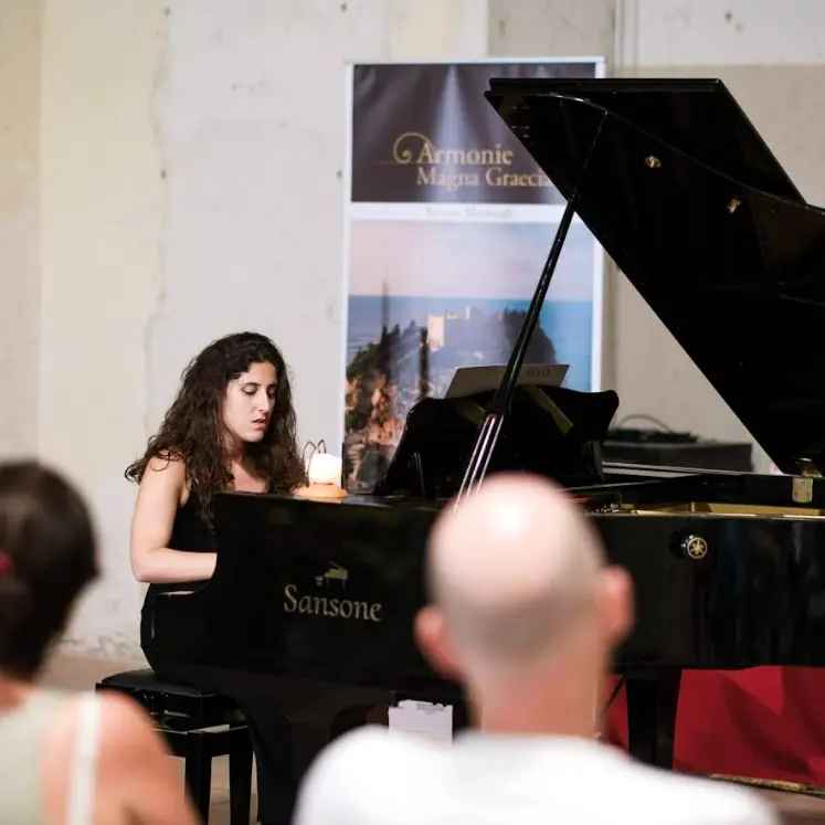 La pianista Parisi pronta a emozionare il pubblico di Tropea: «La Calabria? Terra che mi ha dato tanto ma spesso mancano opportunità»