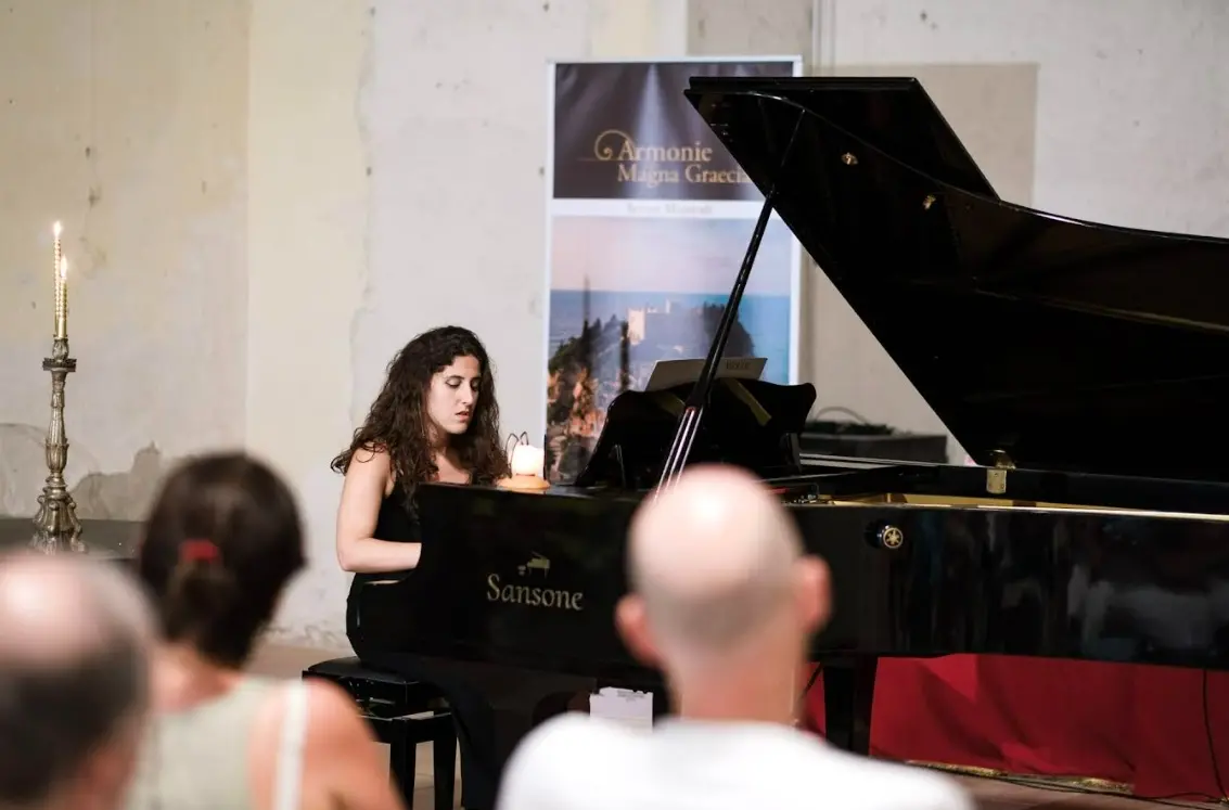 La pianista Parisi pronta a emozionare il pubblico di Tropea: «La Calabria? Terra che mi ha dato tanto ma spesso mancano opportunità»