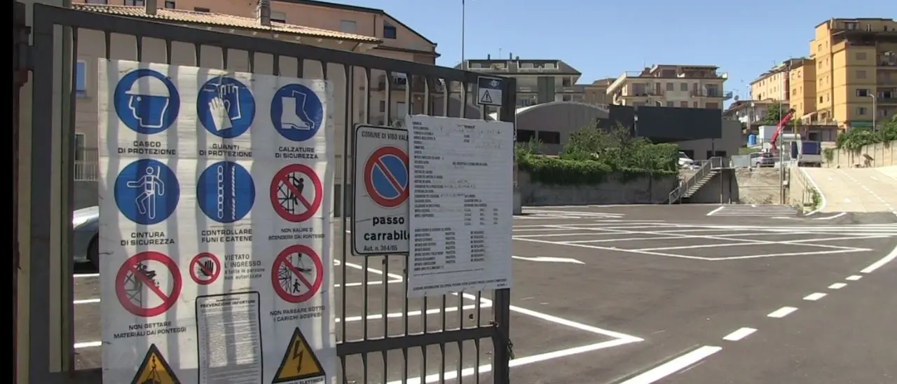 Commercio a Vibo, la concorrenza cinese (regolare) fa paura ma nessuno trova la voce per ribadirlo: due grandi negozi pronti ad aprire. E a querelare