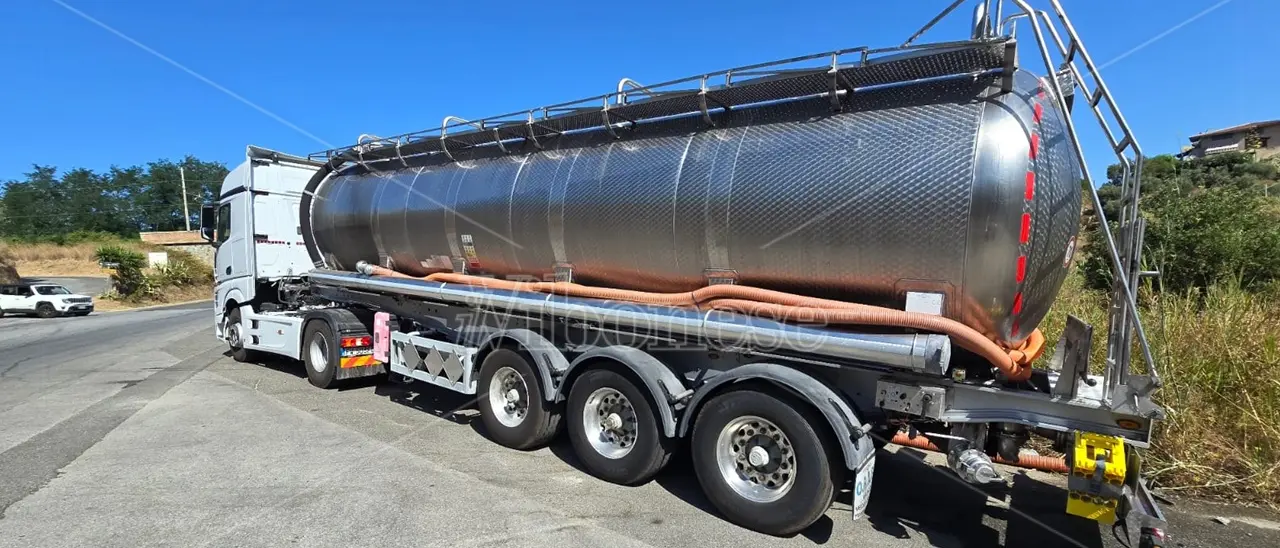 La grande sete di Ricadi, finalmente arrivano le autobotti del Comune per riempire i serbatoi