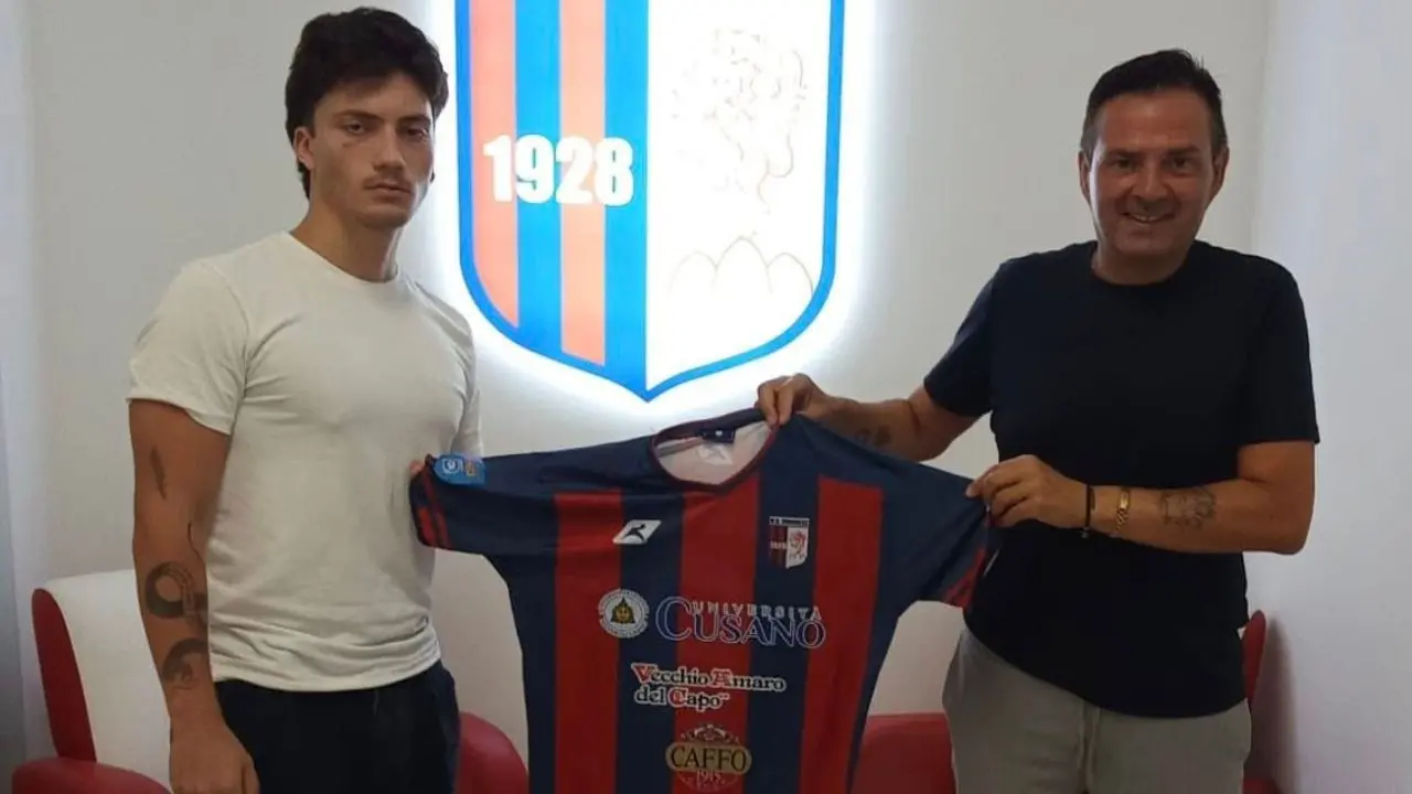 Vibonese, la nuova rosa è quasi completa: ha firmato il giovane difensore Matteo Muscarà