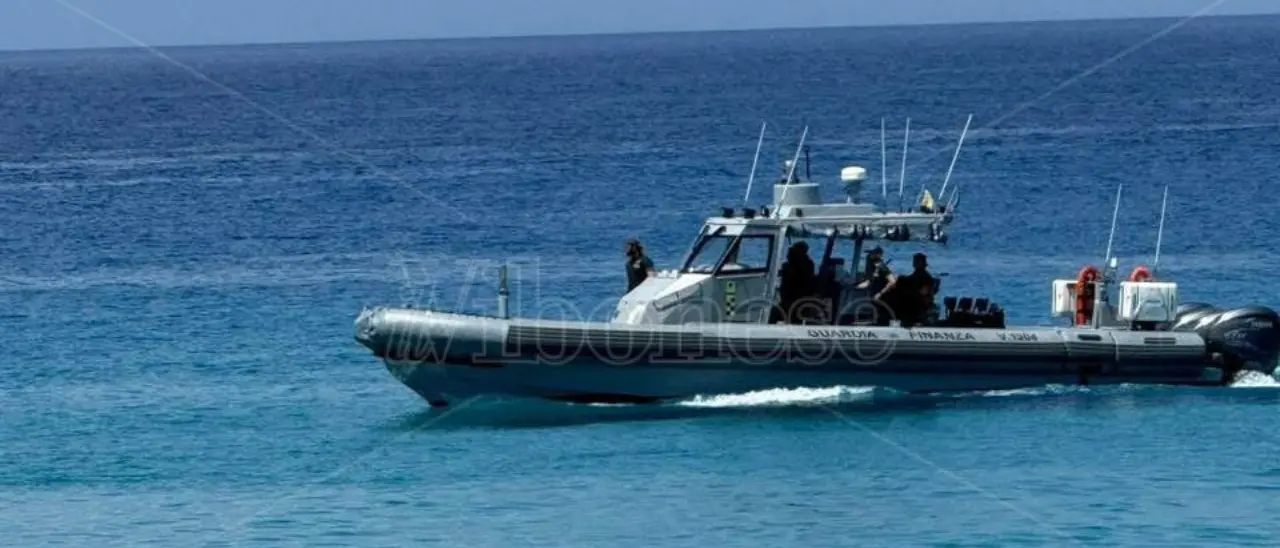 Guardia costiera aggredita, ai domiciliari con braccialetto elettronico l'uomo arrestato per aver fratturato lo zigomo a un militare