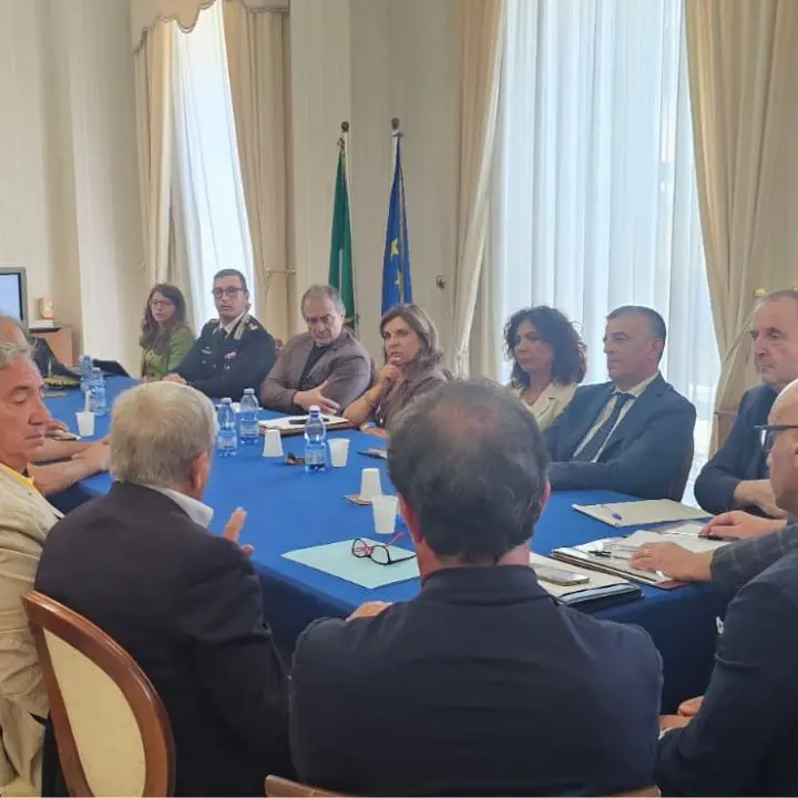 Sicurezza davanti a locali e alberghi: in Prefettura a Vibo la firma dell'accordo tra Comuni e associazioni di categoria