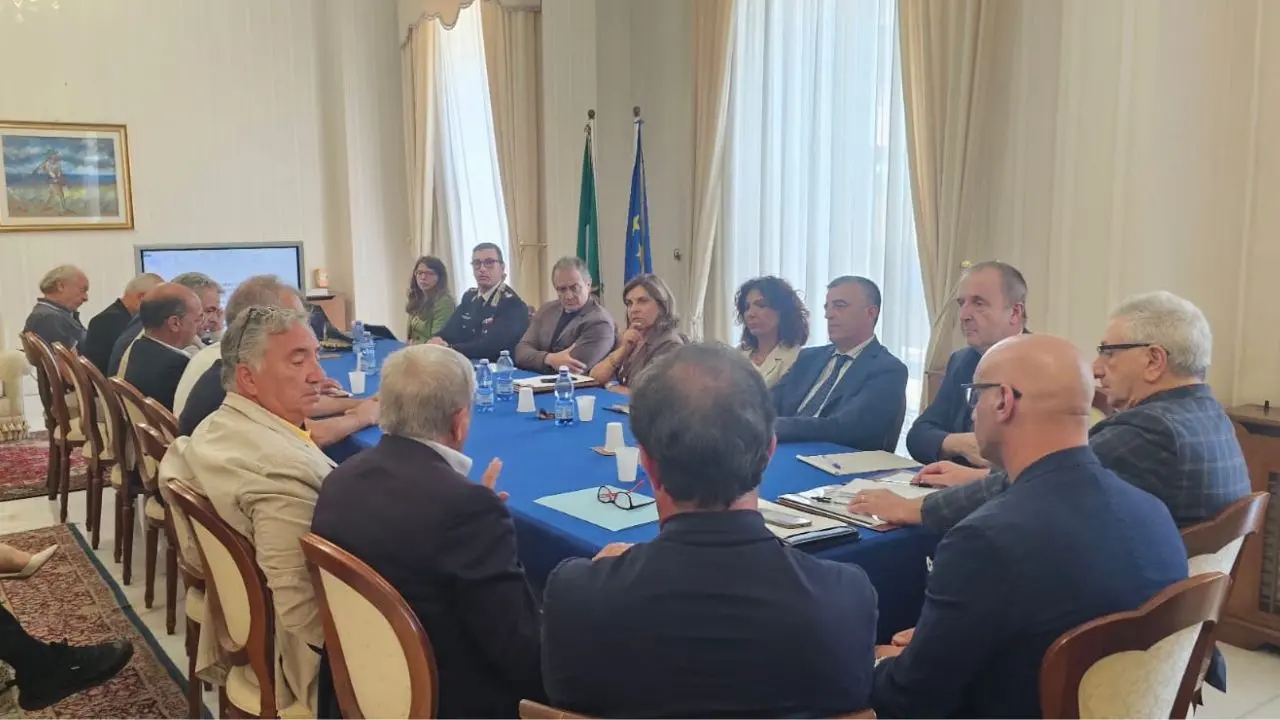 Sicurezza davanti a locali e alberghi: in Prefettura a Vibo la firma dell'accordo tra Comuni e associazioni di categoria