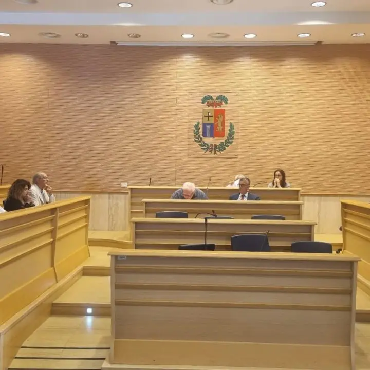 La crisi politica in Provincia a Vibo è ufficiale, il Centrodestra in Consiglio scarica L'Andolina che replica: «Addolorato ma accetto decisione»