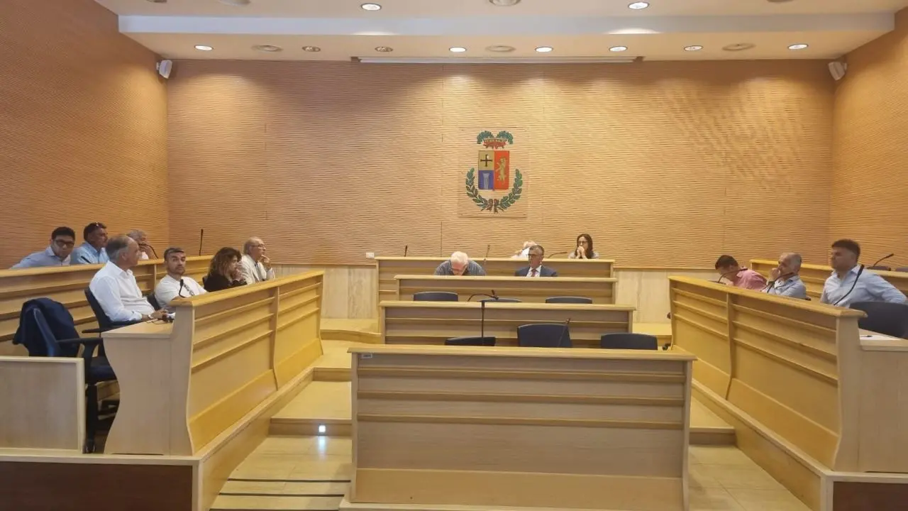 La crisi politica in Provincia a Vibo è ufficiale, il Centrodestra in Consiglio scarica L'Andolina che replica: «Addolorato ma accetto decisione»