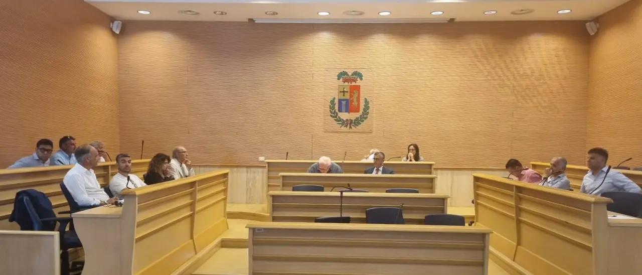 La crisi politica in Provincia a Vibo è ufficiale, il Centrodestra in Consiglio scarica L'Andolina che replica: «Addolorato ma accetto decisione»