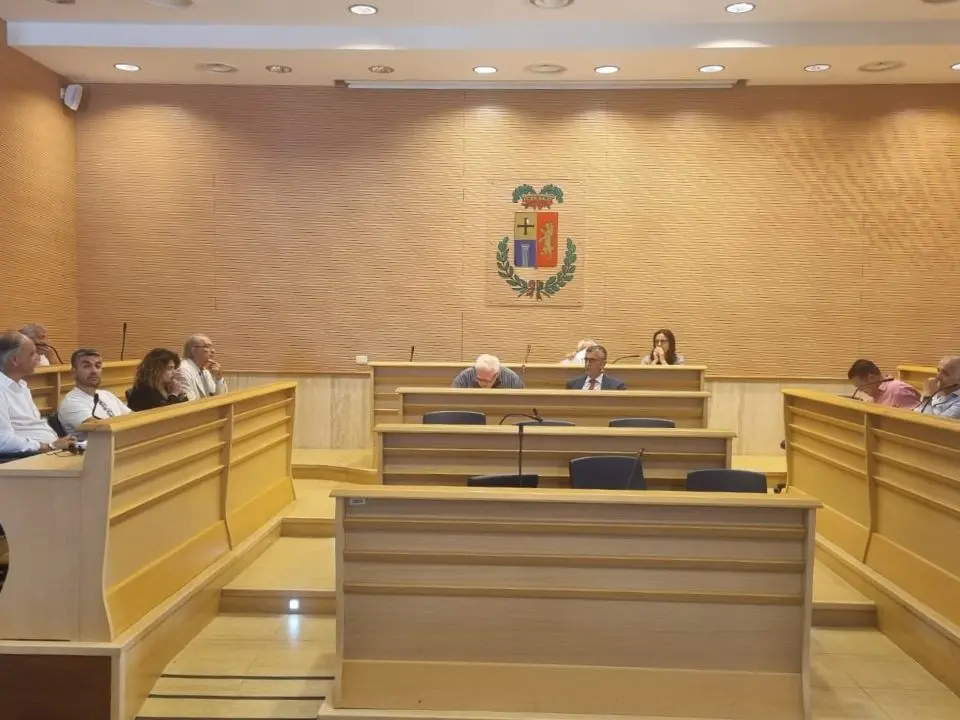 La crisi politica in Provincia a Vibo è ufficiale, il Centrodestra in Consiglio scarica L'Andolina che replica: «Addolorato ma accetto decisione»