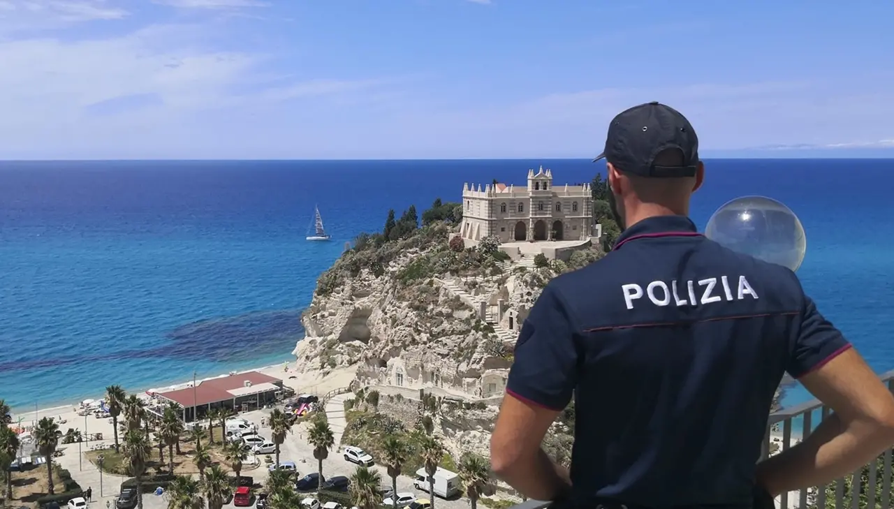 Ricercato in Olanda e rintracciato in un albergo a Zambrone: la polizia ferma un cittadino tedesco condannato per droga